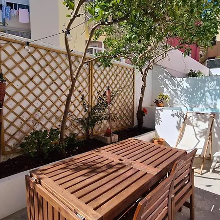 Luxury Apartment With Private Pool & Garden Appartamento