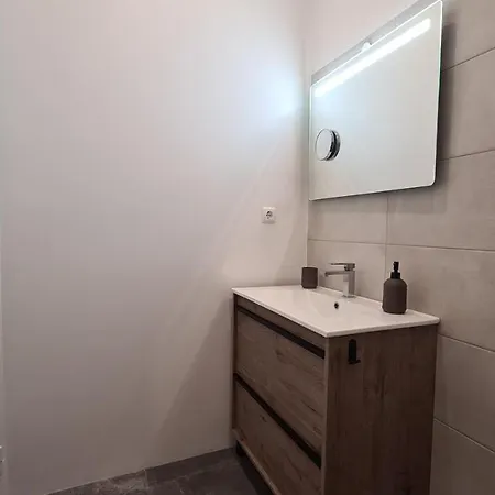 Luxury Apartment With Private Pool & Garden Апартаменты